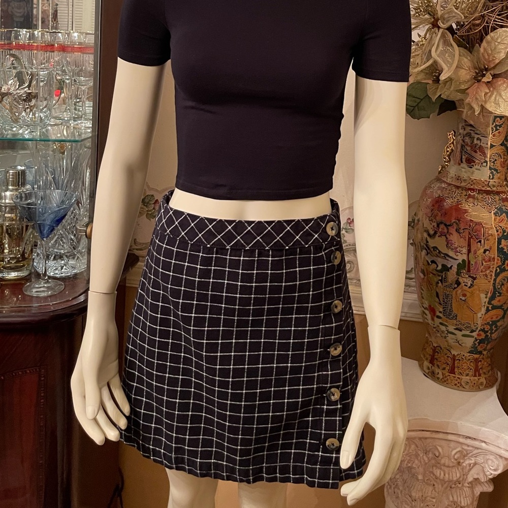 Black Check Print Pleated Side buttons Tennis Skirt.